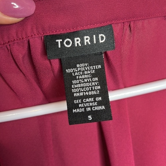 Torrid size 5 Fuchsia Lace Cap Sleeve Georgette Pull Over Blouse - Picture 4 of 6